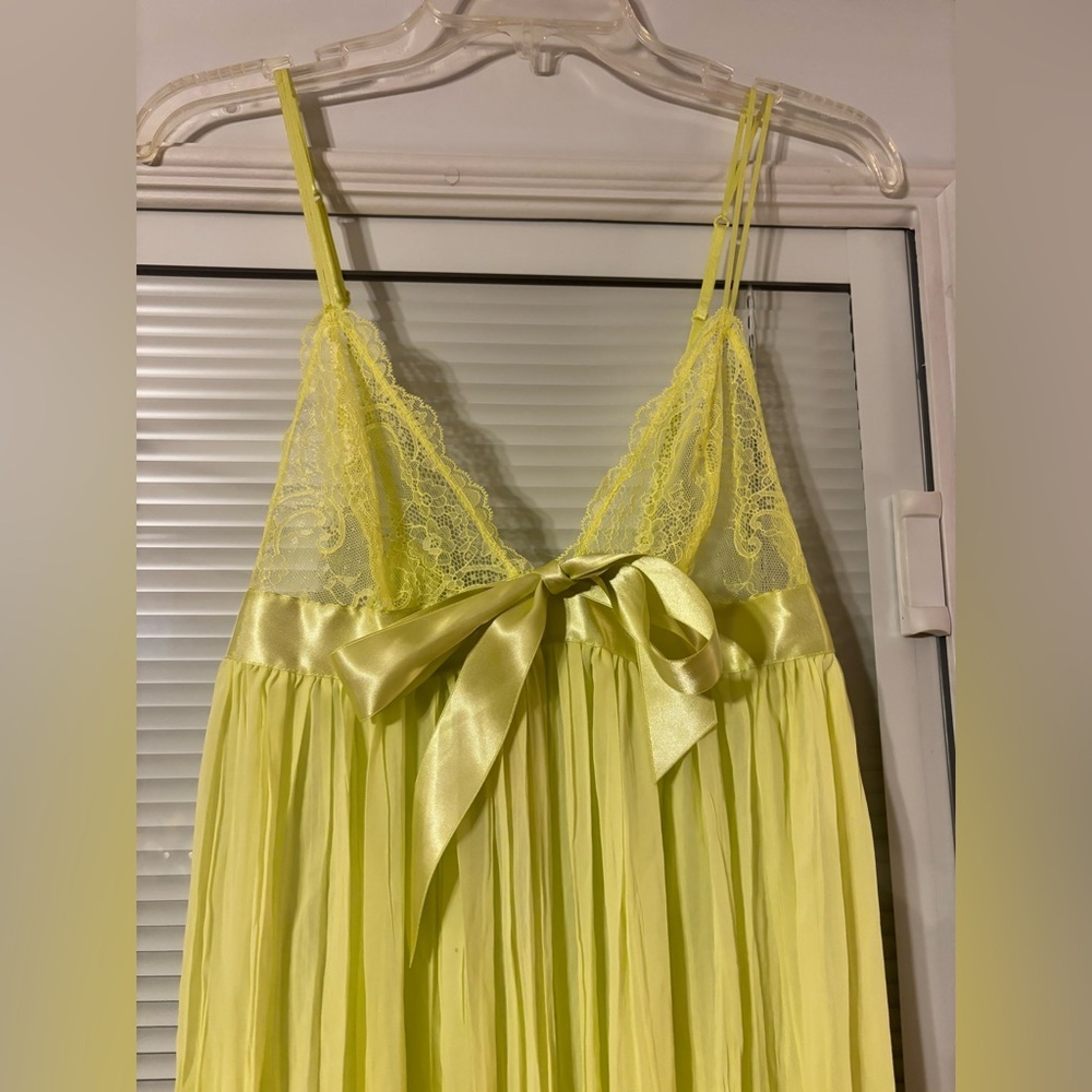 Victoria's Secret Lace Chemise NWT - Picture 5 of 10